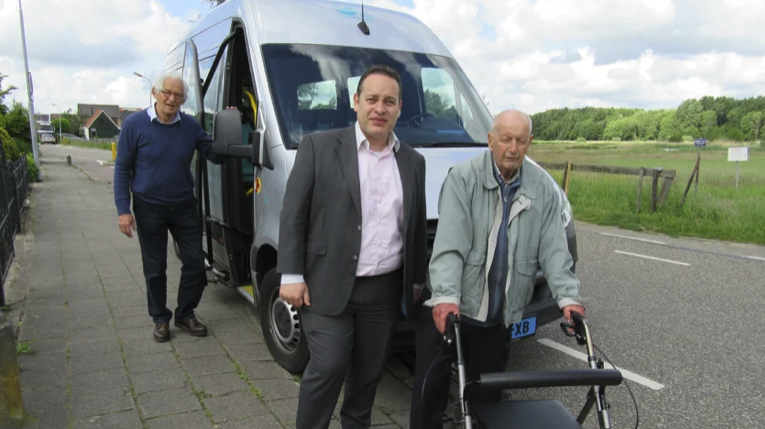 De burgemeester reed een rondje mee. (Foto: Barbara van Wijk )