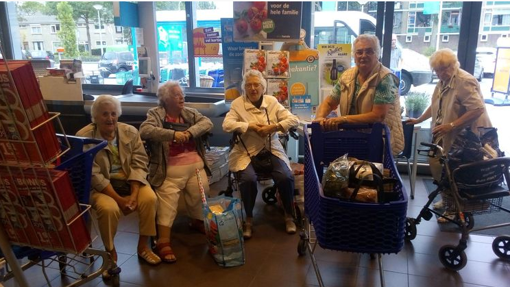 Boodschappen doen met de Belbus. (Foto: Ton Geisink)